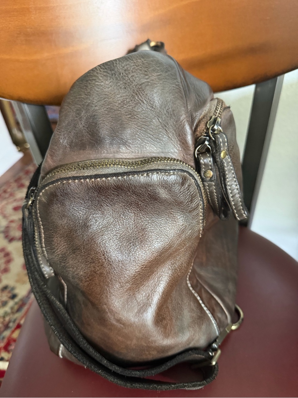 Vintage-Inspired Brown Leather Shoulder Bag - Picture 9 of 13